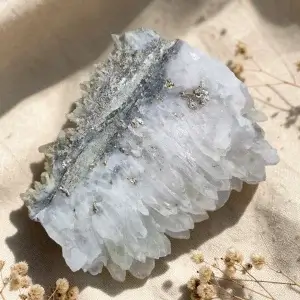 Kamena strela, Pirit