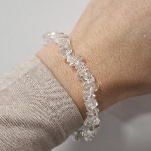 Kamena strela -  zapestnica čips